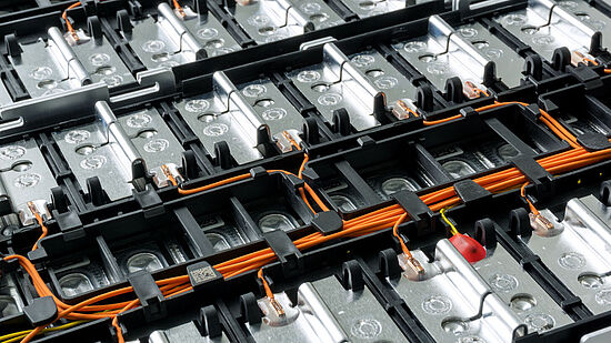 Fertigung von Batterien für Elektromotoren mit Automatisierungslösungen